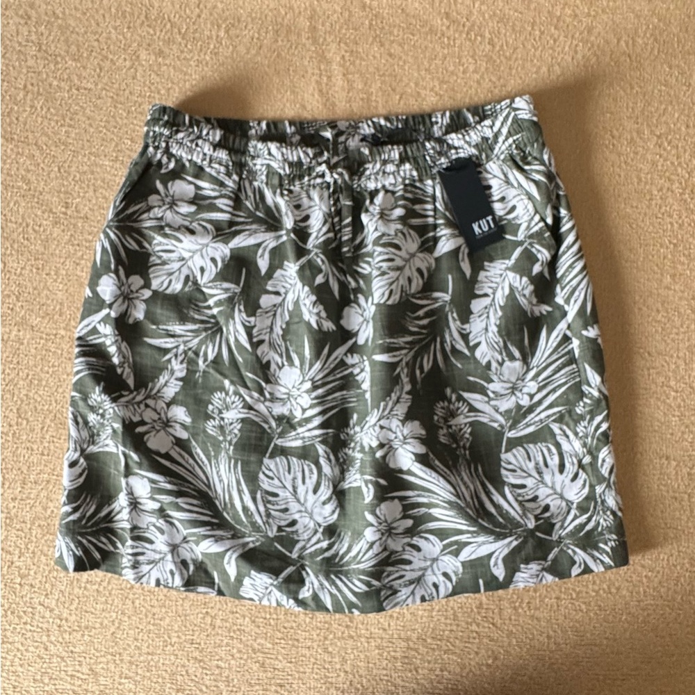 Kut from the Kloth Olive Green and White Tropical Print Mini Skirt